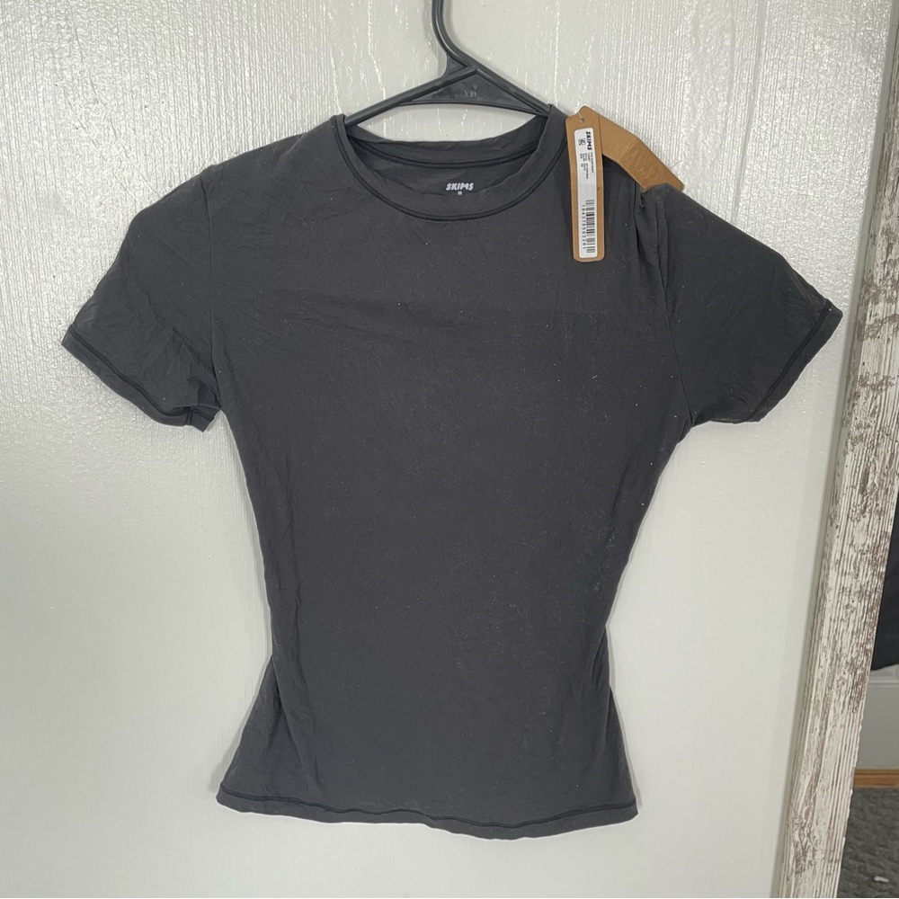 SKIMS FITS EVERYBODY TSHIRT